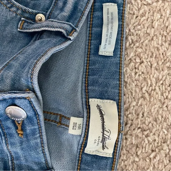 Universal Thread 16R Wide Leg High Rise Stretch Jeans, Light Wash - Picture 3 of 9